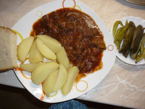 Marhalábszár pörkölt vörösborral