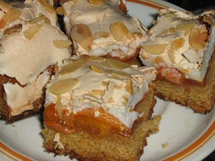sárgabarackos habos pite