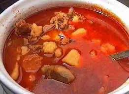 Gulyásleves paradicsommal ízesítve recept