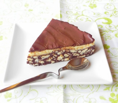 Keksztorta karamelles puding krémmel
