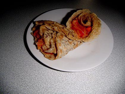 Házi lenmagos tortilla lecsóval töltve ...