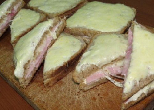 Croque monsieur melegszendvicse