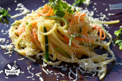 Szines sajtos spagetti