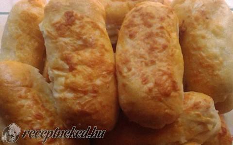 Sajtos hot-dog virslivel