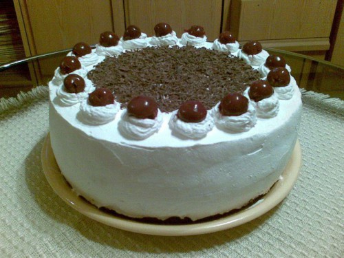 PIHE-PUHA FEKETEERDŐ-TORTA