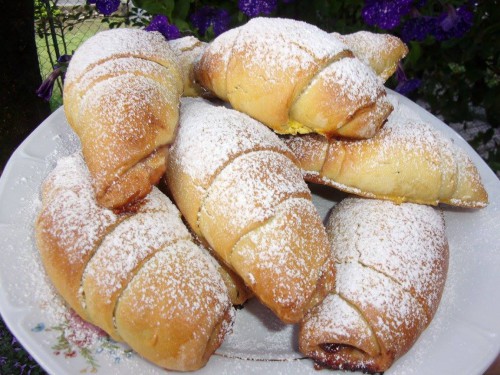 Meggyes kifli