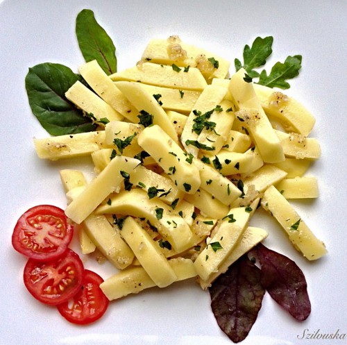 Nyers fokhagymás burgonya chips