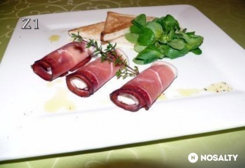 Kakukkfüves kecskesajttal töltött sonka recept