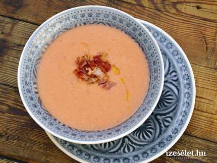 Hideg, paradicsomos gazpacho (Salmorejo)