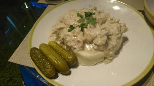 Gombamártással felöntött csirkemell, krumplipürével