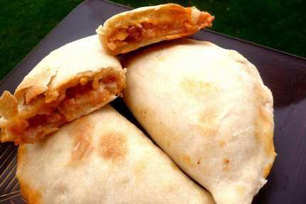 Pupusas bögrésen, tepsiben