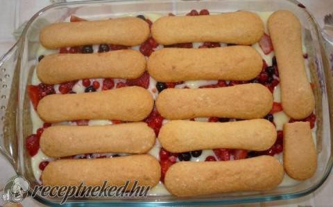Babapiskóta pudinggal és gyümölccsel recept