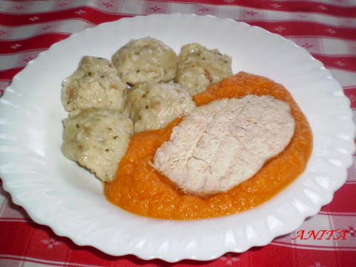 VADAS SERTÉSHÚSBÓL-ZSEMLEGOMBÓCCAL
