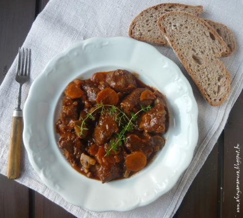 BURGUNDI MARHARAGU
