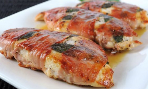 Csirkemell baconbe tekerve