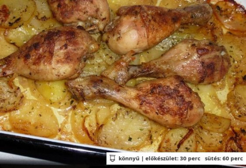 Porhanyós csirkecombok hagymás burgonyaágyon