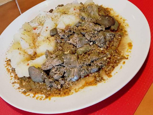 Resztelt csirkemáj tojással